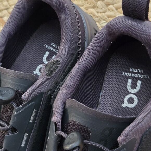 WoMen’s On Running Cloudaway 2 Black Cloud Shoes Size 9.5WOMENS/ 7.5MENS *FLAWED main image 9